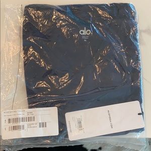 Men’s ALO yoga Triumph V-neck Raglan T shirt - XL